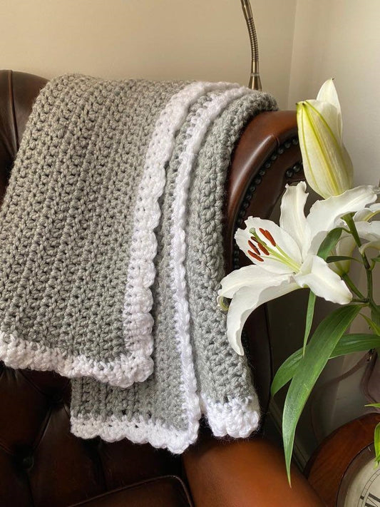 Lissys Crochet Blanket Kit with crochet hook and yarn