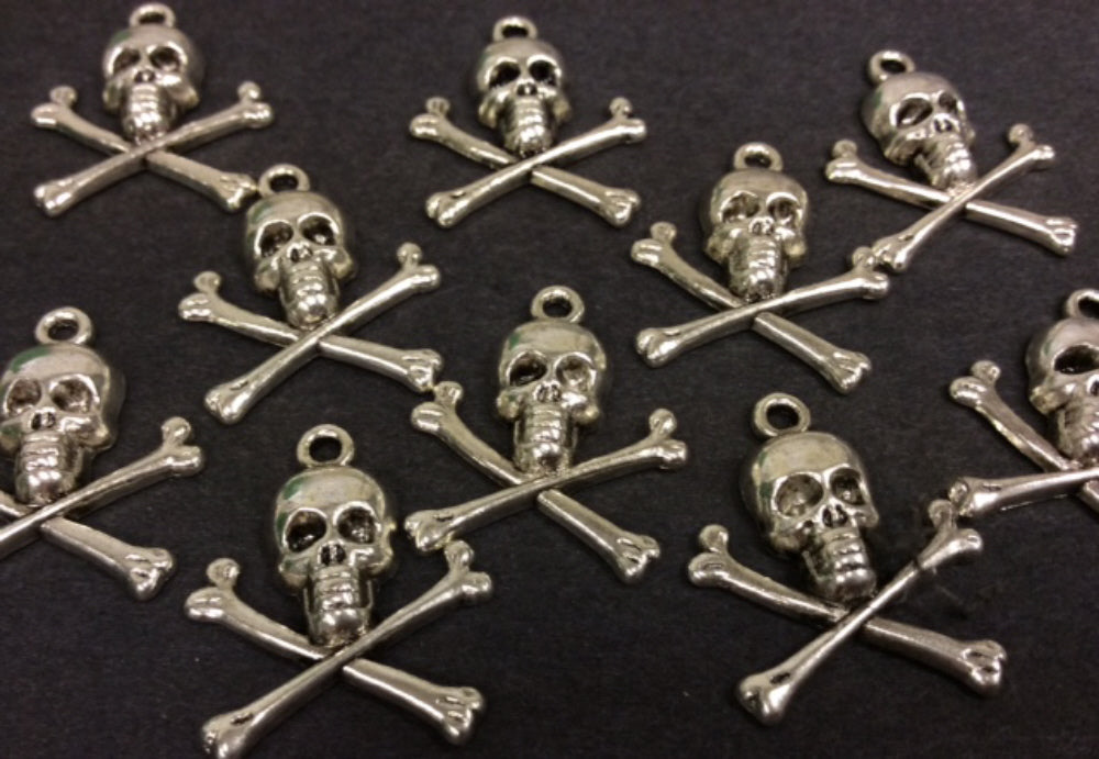 Skull And Crossbones Metal Pendant - pk10
